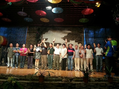 连续三年参会代表获奖者合影 连续三年参会代表获奖者合影